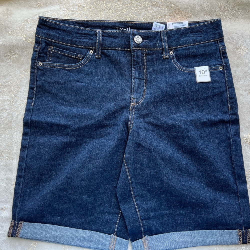 Bermuda jeans blue color size 10 summer